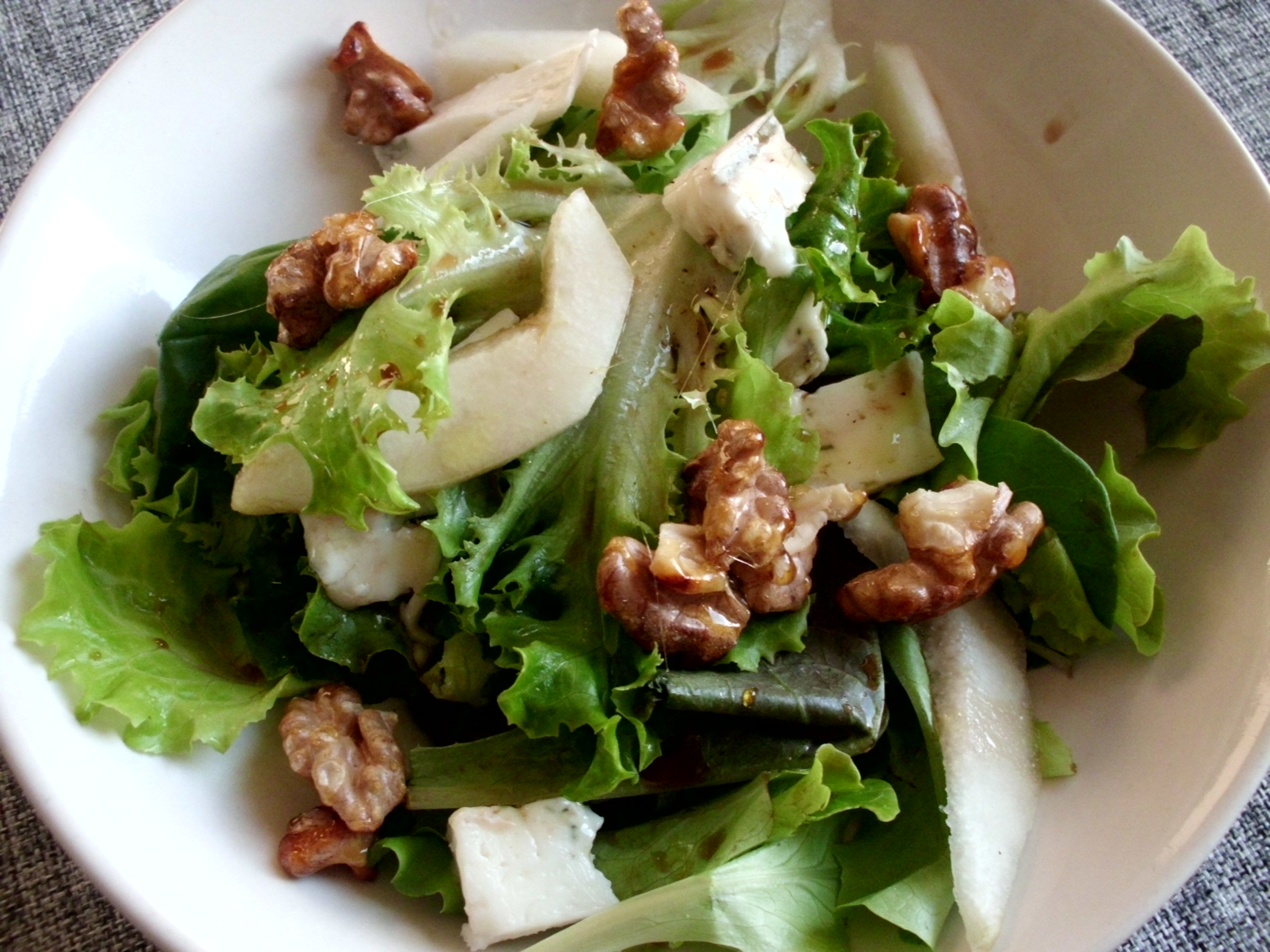 Salat mit Gorgonzola – Birne – Walnüssen – heideblitz